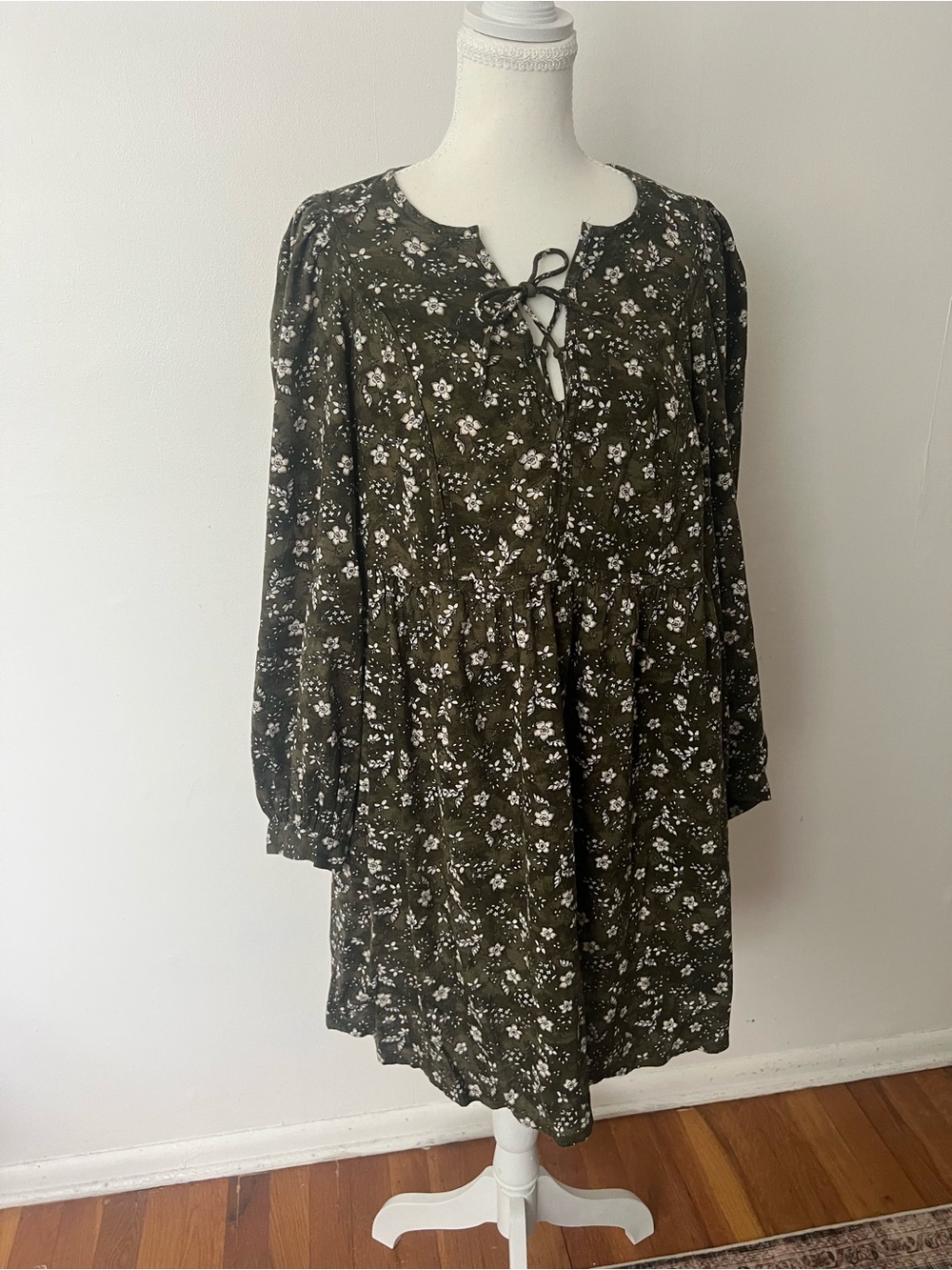 Old Navy Green Floral peasant dress, women’s M, autumn vibes cottage farmhouse